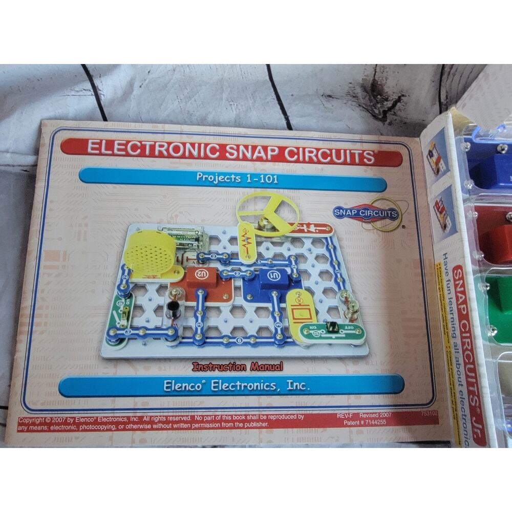 ELENCO Snap Circuits Jr. 100 Experiments Electronics Discovery Kit Read